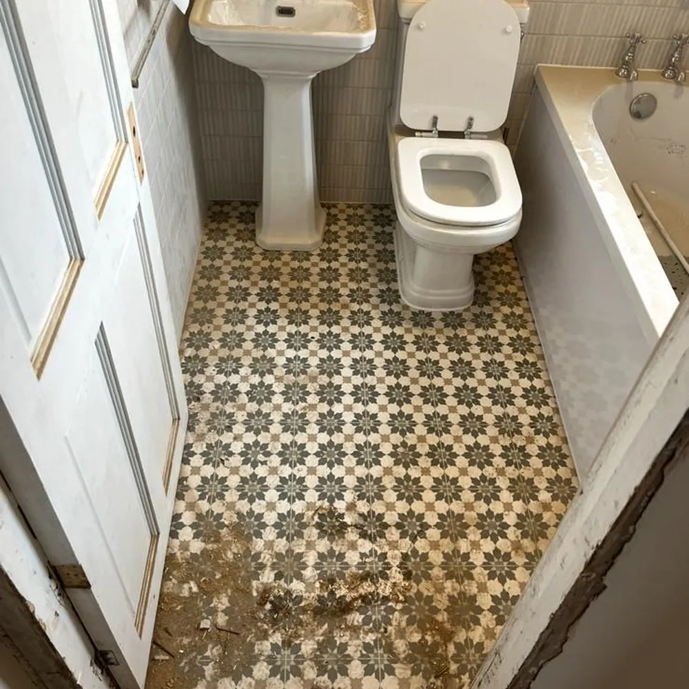 Bathroom floor heavily soiled before cleaning